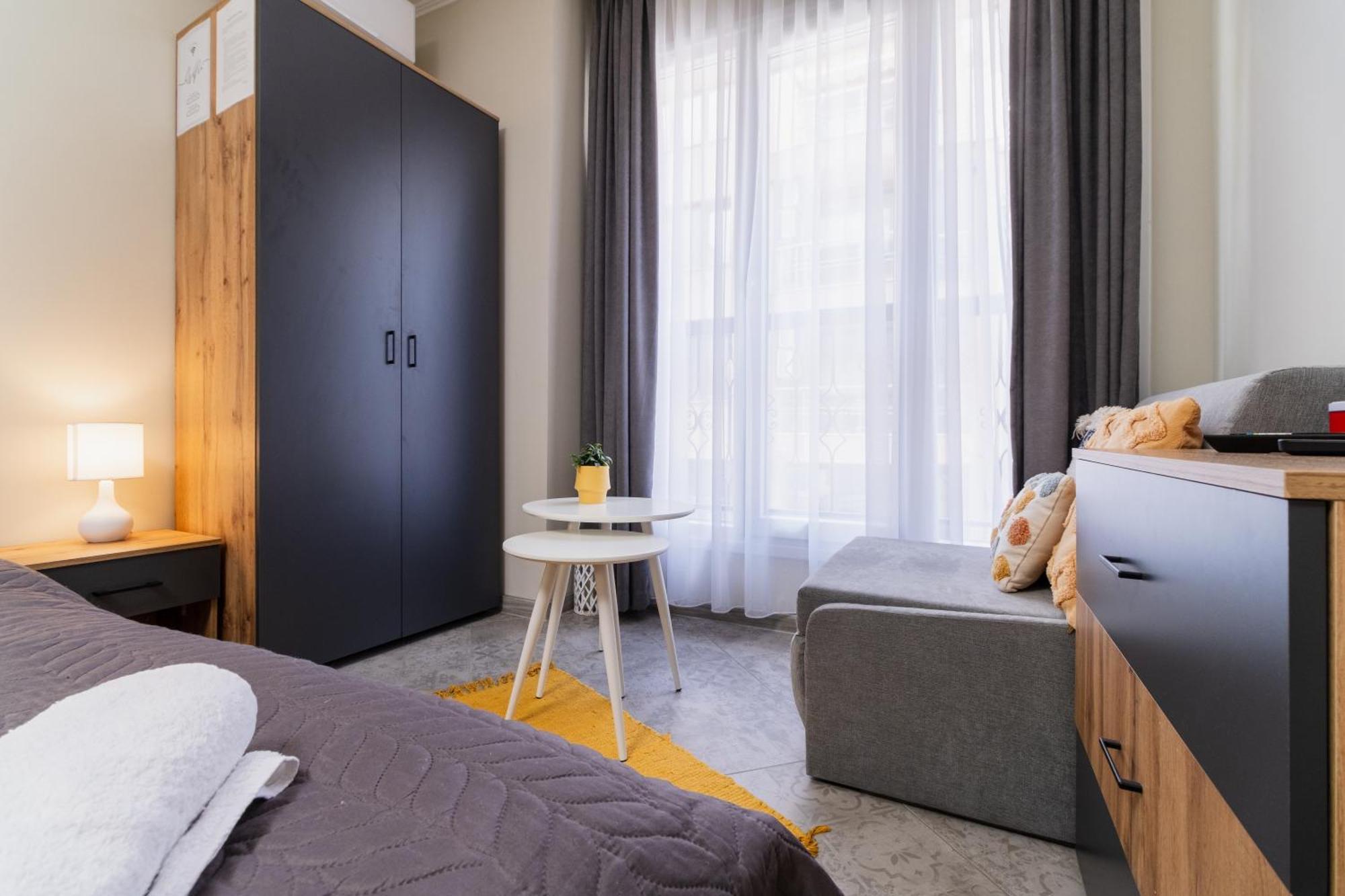 Center Apartment *