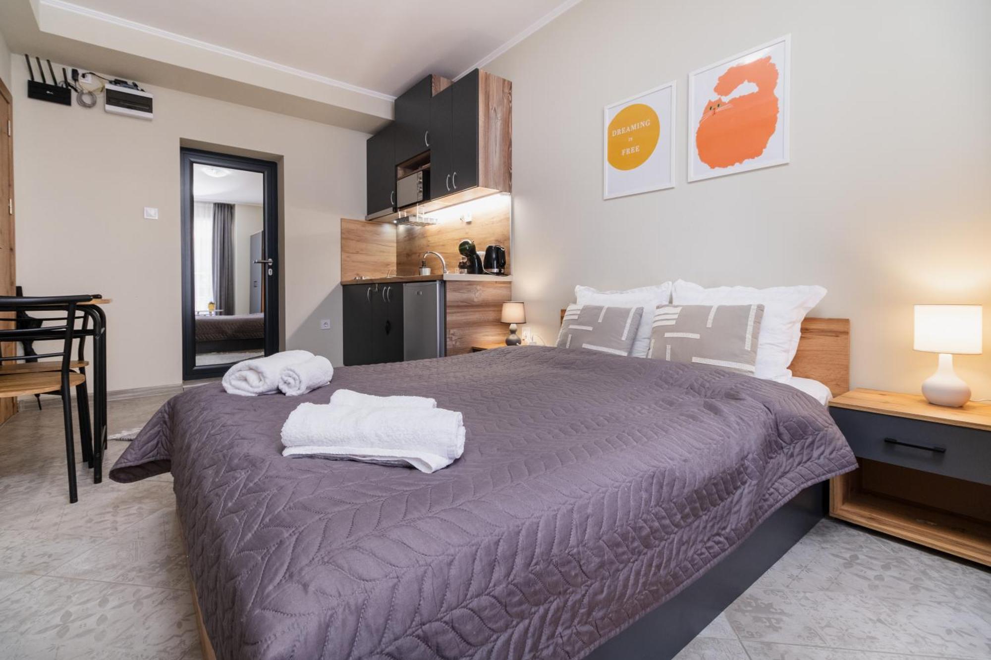 Center Apartment *